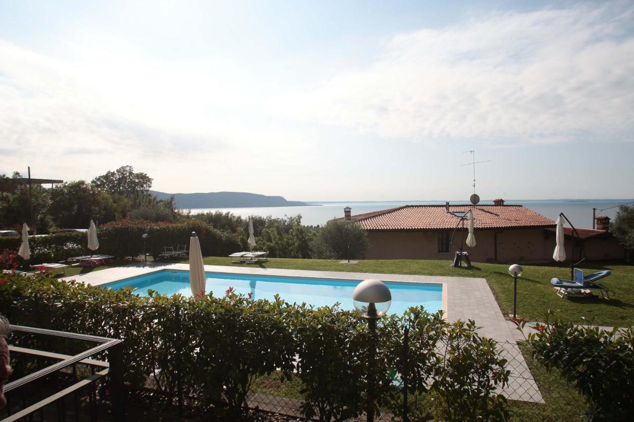 Panorama View, Pool & Garden, 2 Bathrooms, Kingsize & Single-beds, Fast Internet *