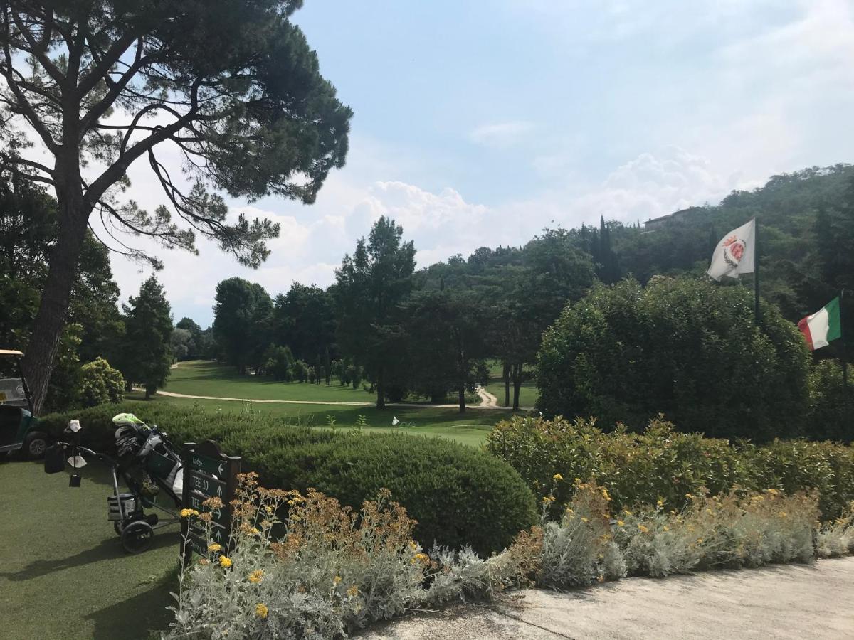 Panorama View, Pool & Garden, 2 Bathrooms, Kingsize & Single-beds, Fast Internet *