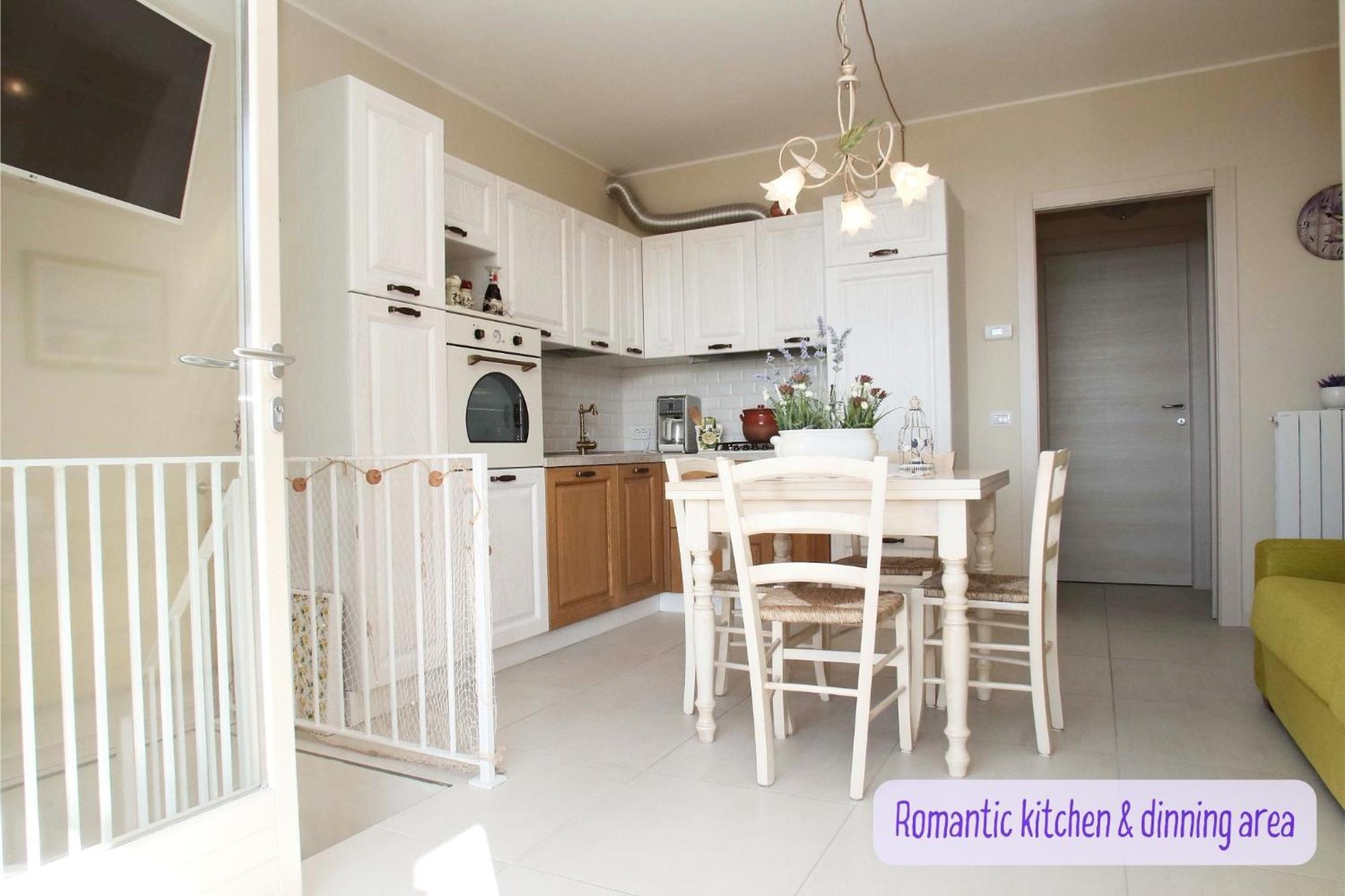 Panorama View, Pool & Garden, 2 Bathrooms, Kingsize & Single-beds, Fast Internet *